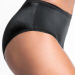 سروال من ماركة ليونيسا كلاسيكي