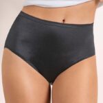 سروال من ماركة ليونيسا كلاسيكي