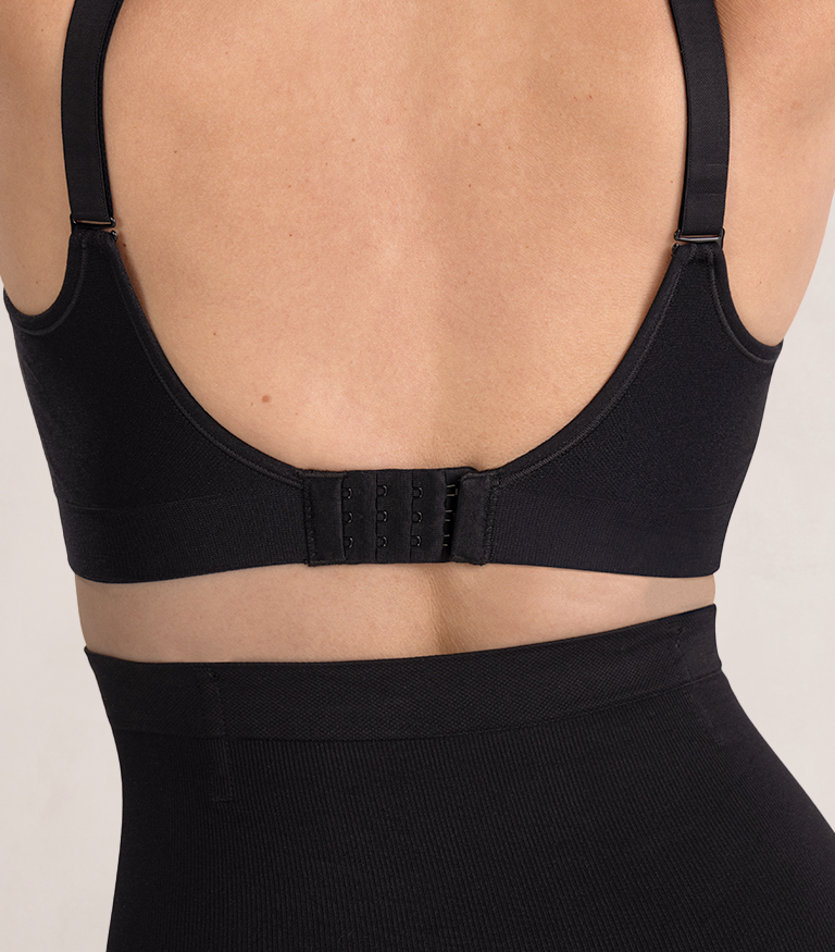 02_10035_STORE_BLACK 1